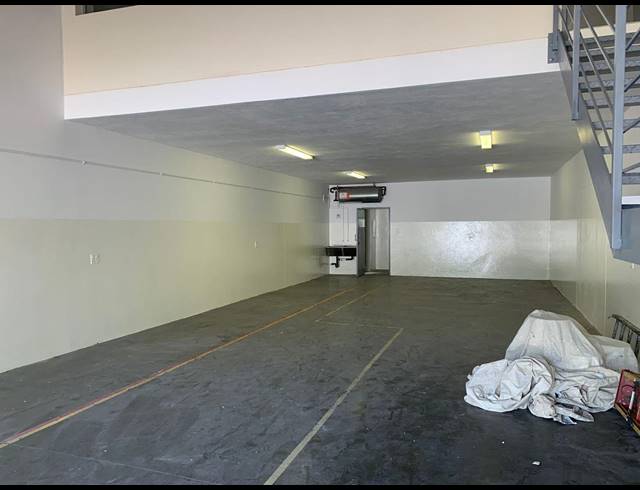 205M² WAREHOUSE TO LET IN BRAMLEY PARK